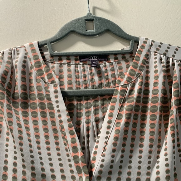 NYDJ blouse XS salmon pink and grey green polka dots - Picture 3 of 9